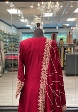 Load image into Gallery viewer, Indian Royalty