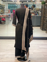 Load image into Gallery viewer, Lady In Black