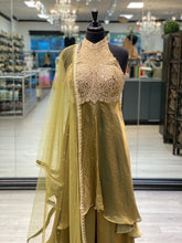 Load image into Gallery viewer, Queen B
