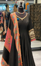 Load image into Gallery viewer, Vayuri
