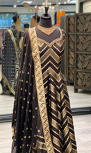 Load image into Gallery viewer, Avantique
