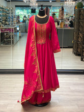 Load image into Gallery viewer, Noor Short Anarkali
