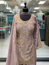 Load image into Gallery viewer, Aynoor Farsi Salwar
