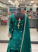 Load image into Gallery viewer, Areeba
