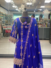 Load image into Gallery viewer, Zahnoor.
