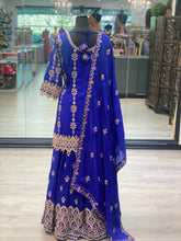 Load image into Gallery viewer, Zahnoor.
