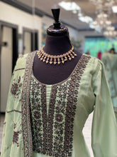 Load image into Gallery viewer, Ruhani
