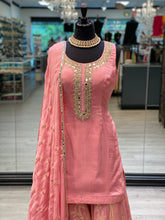 Load image into Gallery viewer, Simplistic Banarsi
