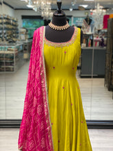 Load image into Gallery viewer, Bandhani Beauty
