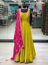 Load image into Gallery viewer, Bandhani Beauty
