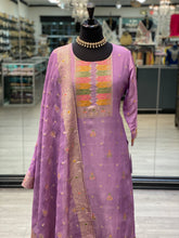 Load image into Gallery viewer, Lilac Pants Suit
